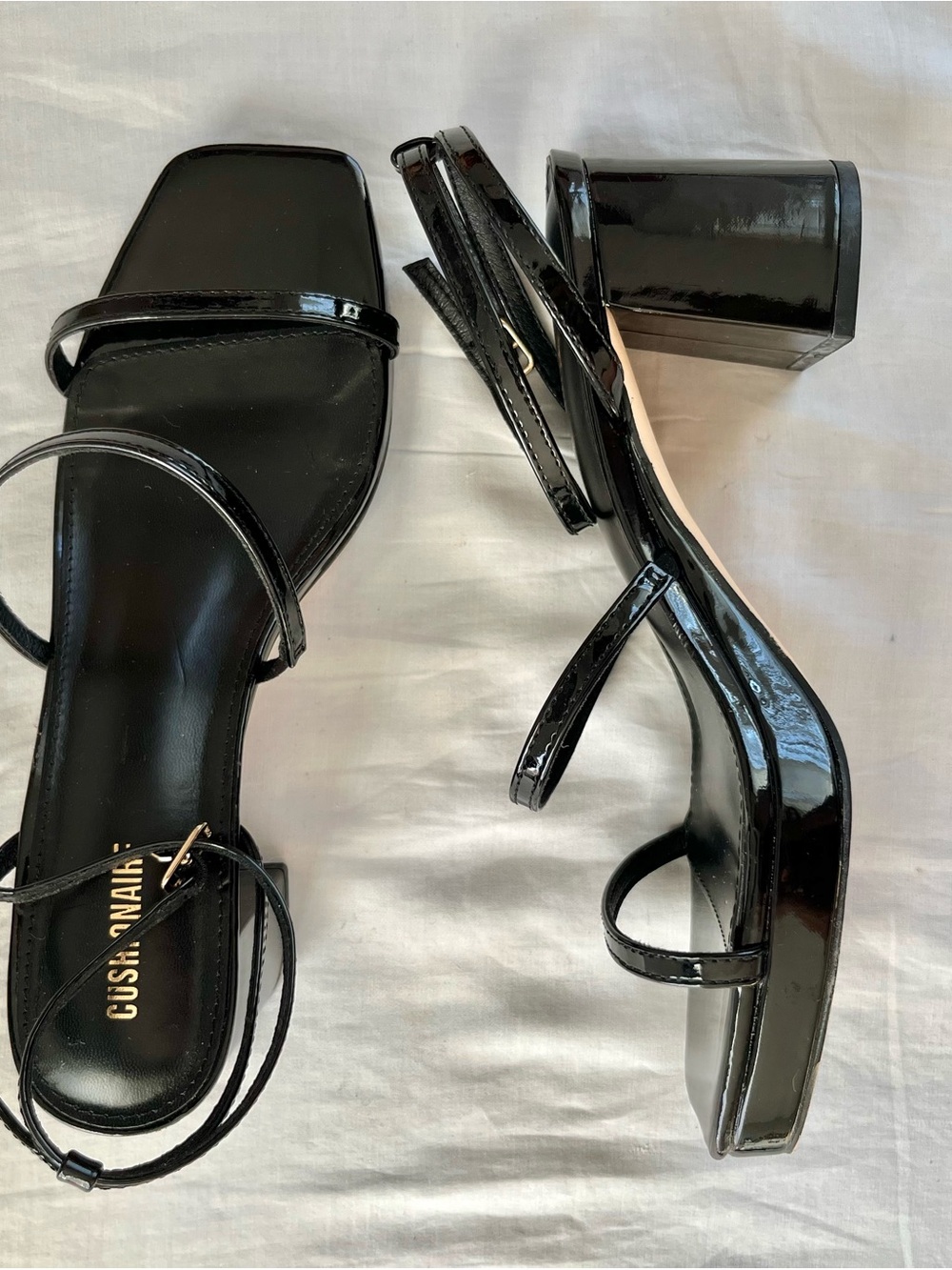 NWOT Cushionaire Black Patent Strappy Block Heel Sandals Size 9M